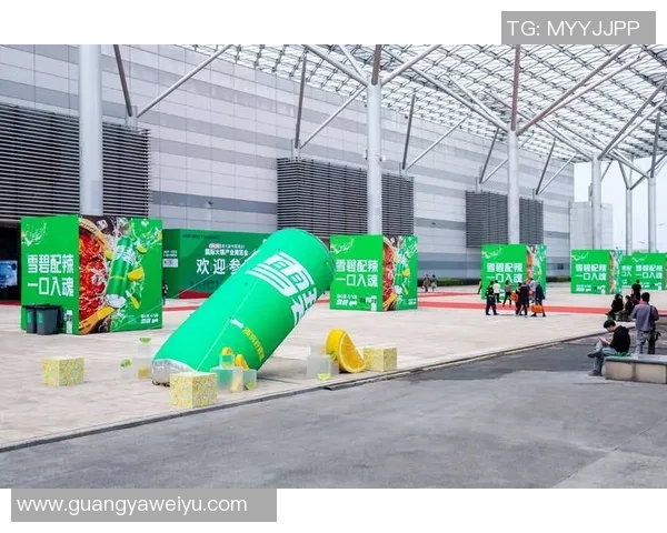 足球星雪碧引领年轻活力风潮展现运动激情与清爽能量